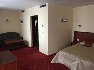 Отель Galia Друскининкай Стандартный номер с балконом и кроватью размера «queen-size».-2